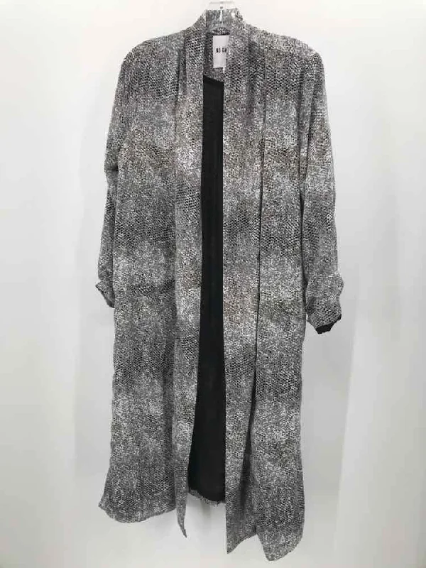 Pre-Owned BB Dakota Grey Size M/L Printed Long Sweater Soft Cozy Warm