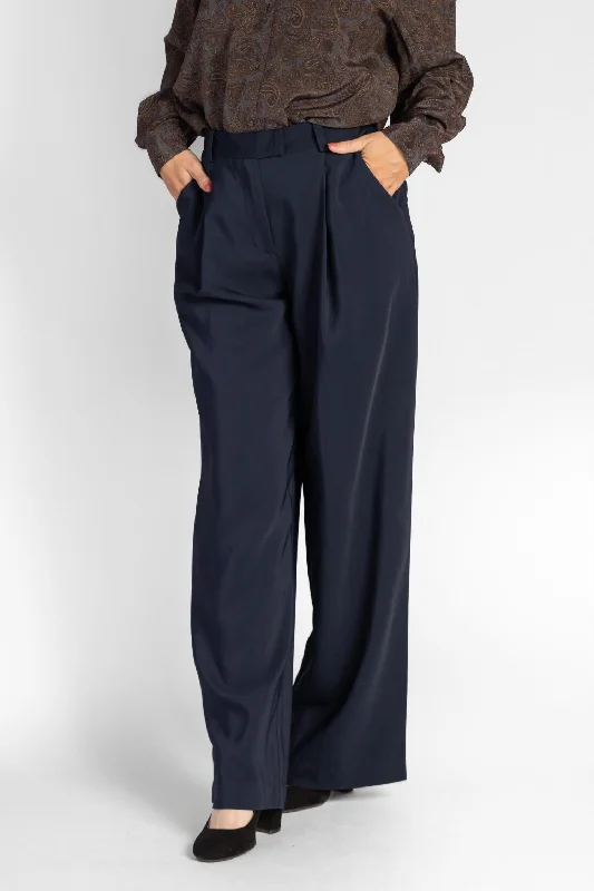 Crepe Straight Leg Pleated Trouser In Navy Trousers Cargo pockets