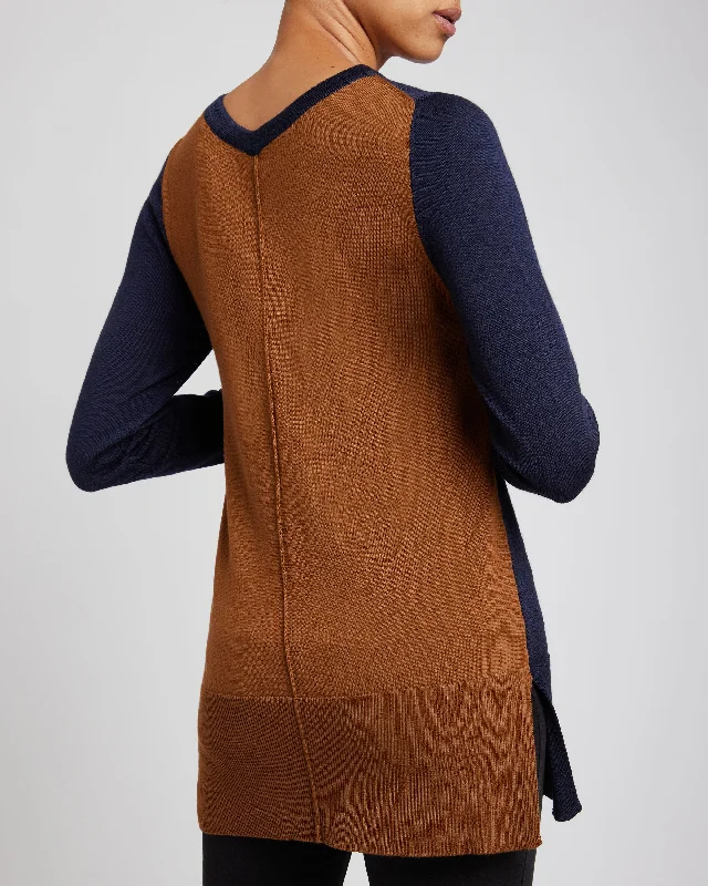 TORI Color Block Knit Sweater in Extra Fine Merino Wool Fitted Slim Tailored