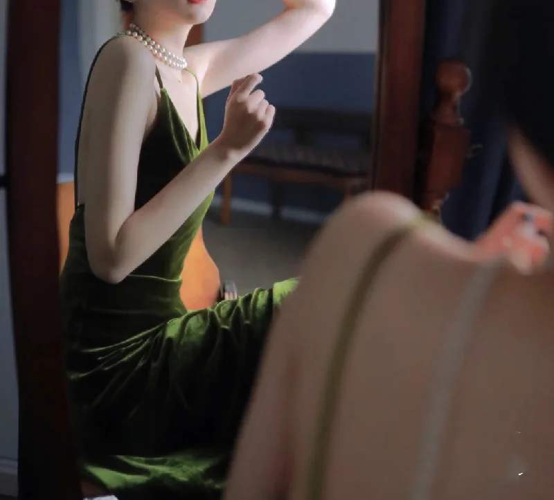 Hong Kong style retro green velvet backless dress